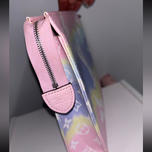 LV TOILETRY DUPE - Picture 4 of 6